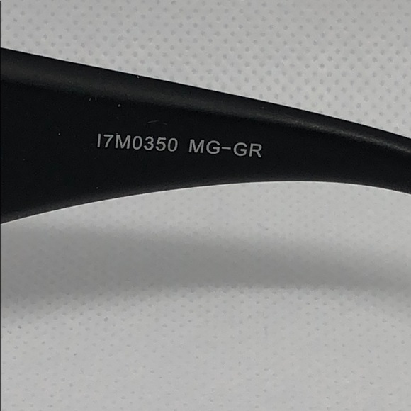 Max Studio Sunglasses NWOT - Picture 3 of 6